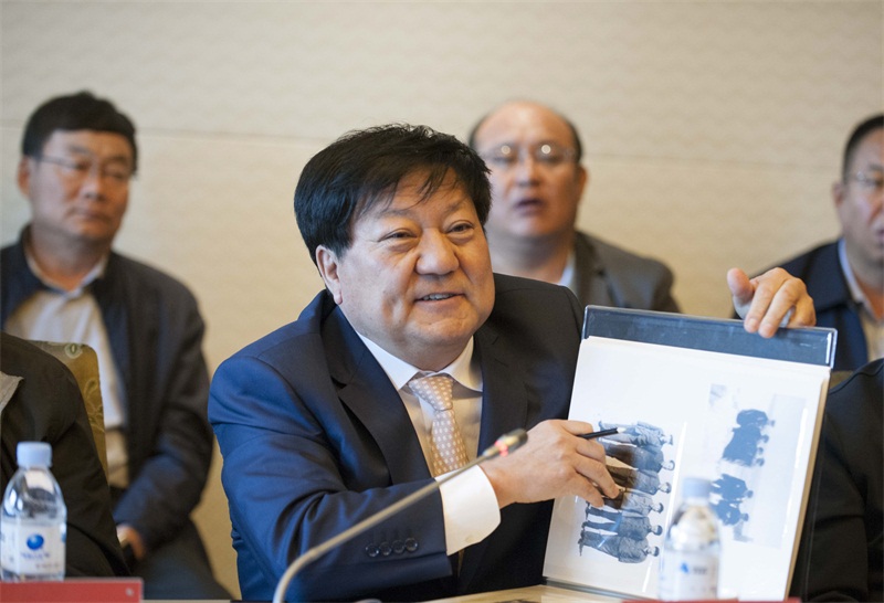 博源集團(tuán)董事局主席戴連榮在會(huì)上致辭。