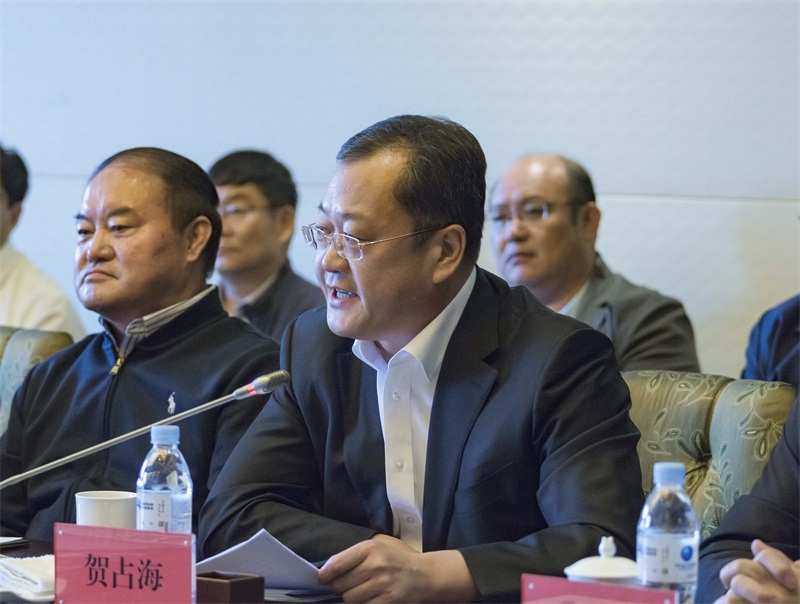 博源集團(tuán)總裁賀占海主持會(huì)議