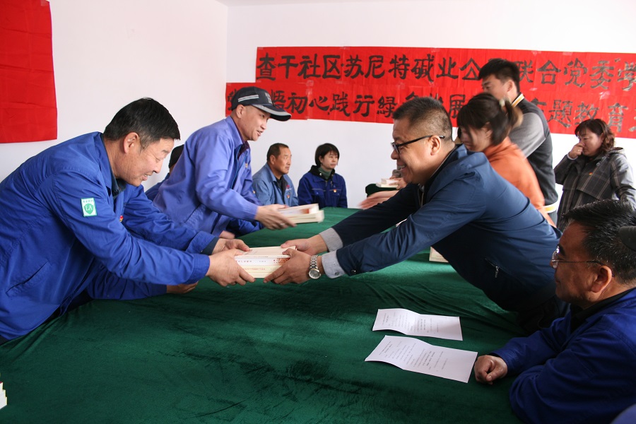 主題黨日系列活動：黨課受教育，植樹有意義